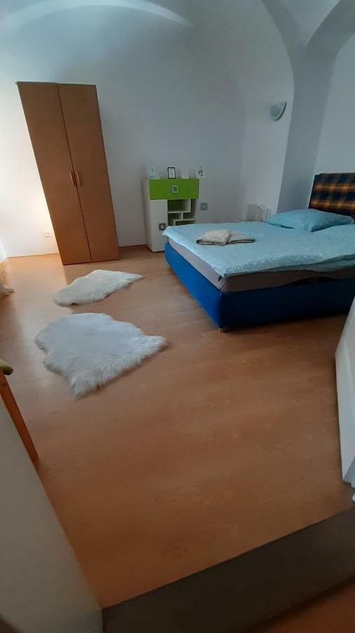 Big modern doubleroom near Cathedral Košice Eksteriør billede